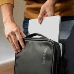 DefenderACE-A04 Laptop Shoulder Bag For 16" MacBook Pro M3/M2/M1 | Black 23 DefenderACE-A04 Laptop Shoulder Bag For 16" MacBook Pro M3/M2/M1 | Black -Tomtoc 11 64332e85 1912 4b2e ad4e 8eb96967f985