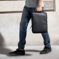 DefenderACE-A04 Laptop Shoulder Bag For 14-inch MacBook Pro M3/M2/M1 25 DefenderACE-A04 Laptop Shoulder Bag For 14-inch MacBook Pro M3/M2/M1 -Tomtoc 14 8f3ba8f0 852b 4ab6 a41f 92337476a7df
