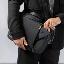 Defender-A30 Laptop Case With Shoulder Strap For 15.6-inch Laptop 26 Defender-A30 Laptop Case With Shoulder Strap For 15.6-inch Laptop -Tomtoc 15 6424f218 f4e1 4dd6 98c5 d500ff7f5d7f