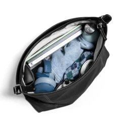 Versatile-T28 Laptop Tote Bag With Attachable Laptop Sleeve 18L -Tomtoc 16 d77d3c6a 2a28 4f31 8cee bc0fd58dcb76