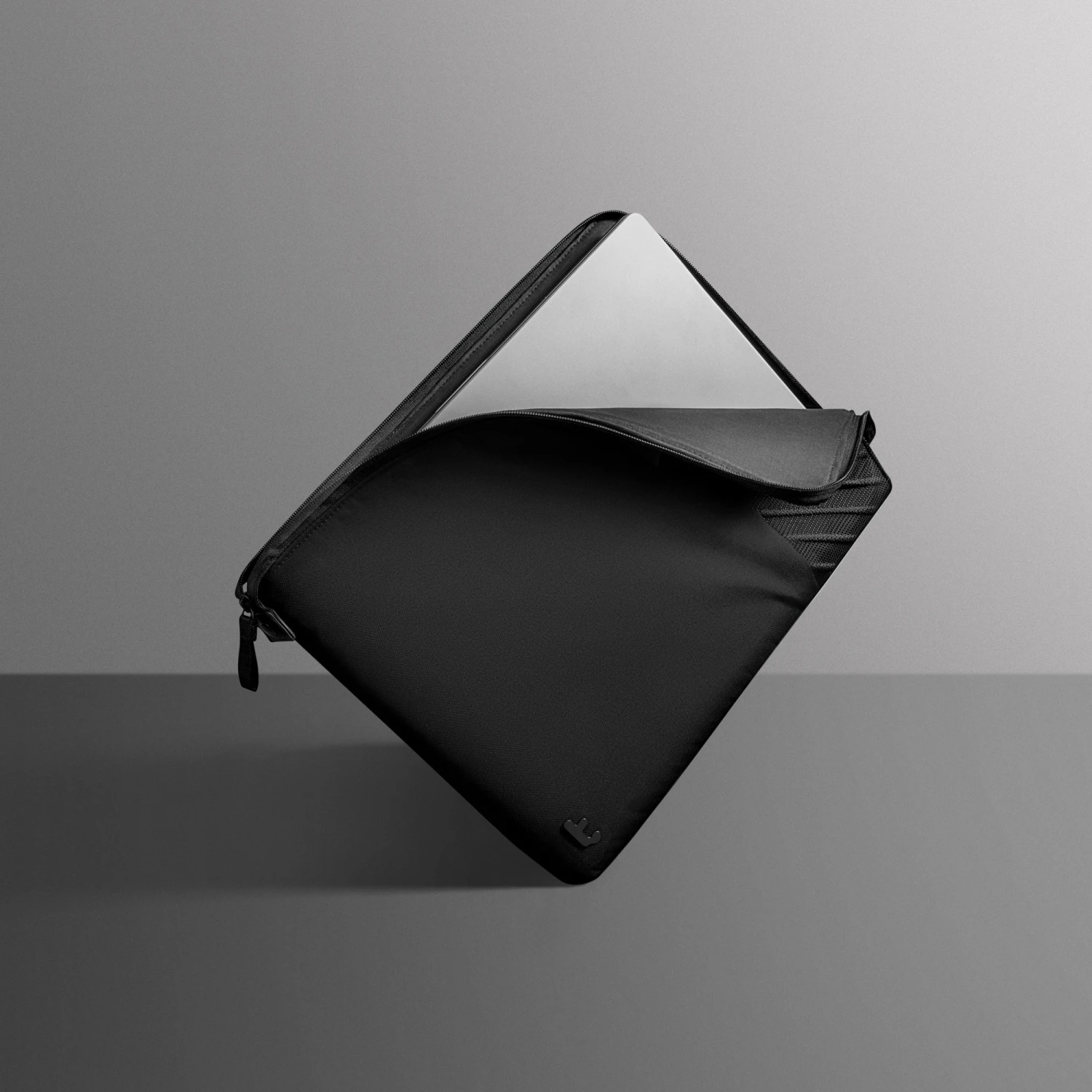 Voyage-A10 Laptop Sleeve For 16-inch MacBook Pro 7 Voyage-A10 Laptop Sleeve For 16-inch MacBook Pro - Image 5