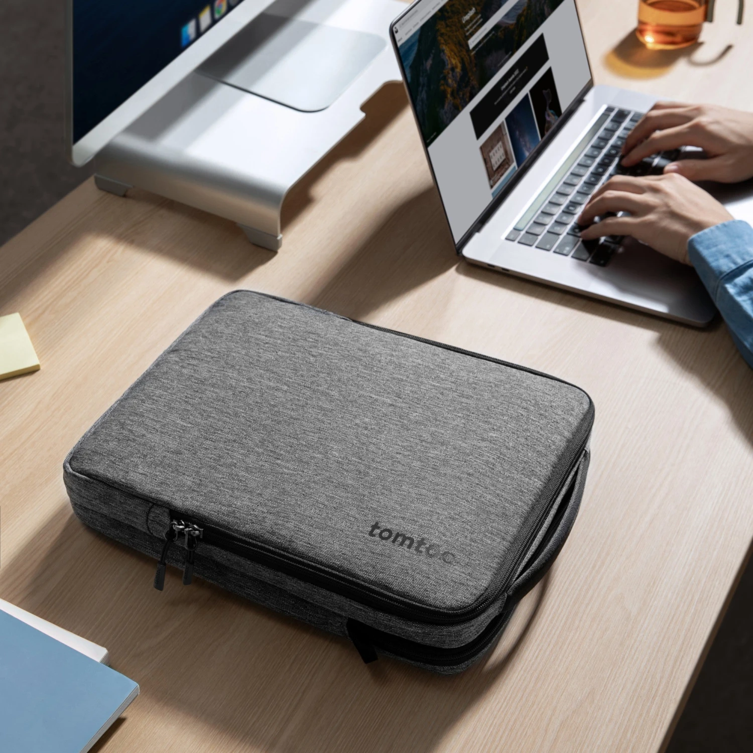 DefenderACE-A04 Laptop Shoulder Bag For 14-inch MacBook Pro M3/M2/M1 | Gray 10 DefenderACE-A04 Laptop Shoulder Bag For 14-inch MacBook Pro M3/M2/M1 | Gray - Image 8